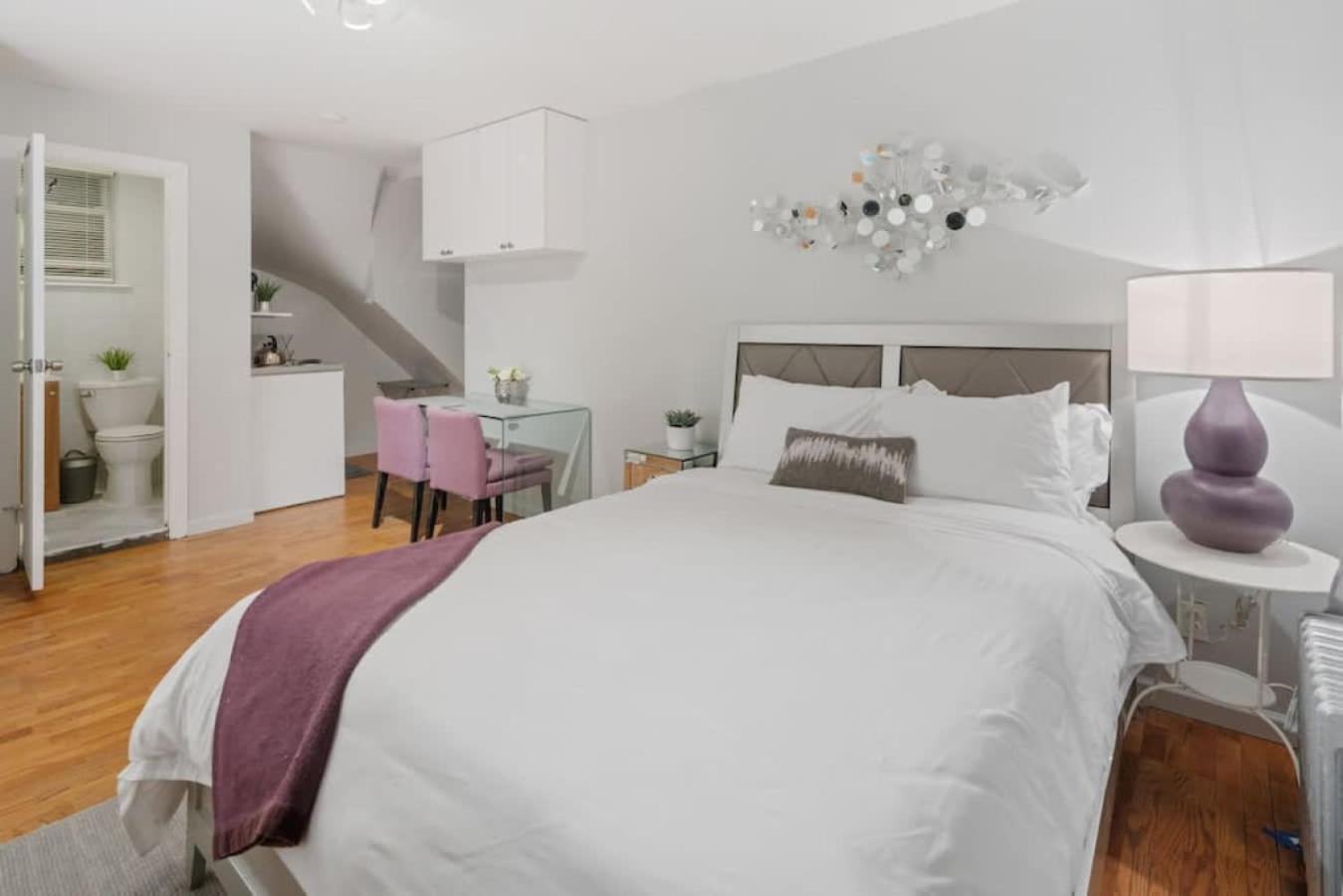 Apartment Haven In Times Square & Nearby Restaurants *